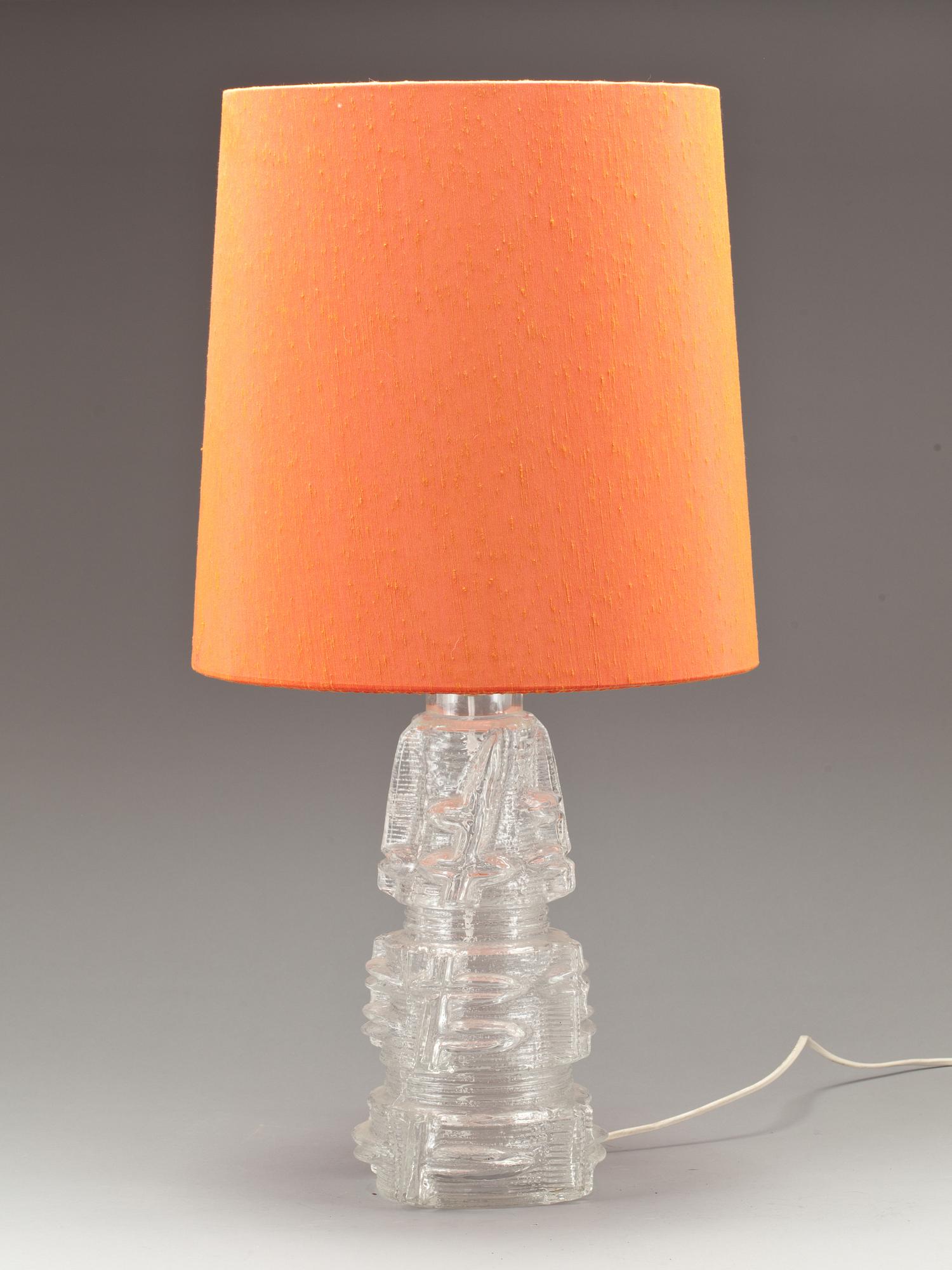 BORDSLAMPA, glas, 1900-talets andra hälft.