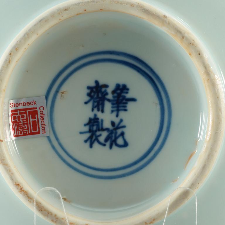 A Transitional blue and white dish, 17th Century, with hallmark.
