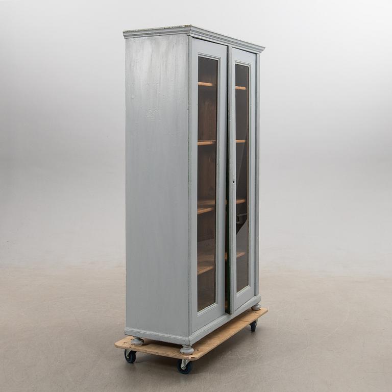 Skåp, omkring 1900.