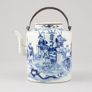 Tekanna, porslin, Kina, Qingdynasti, 1800-talet.