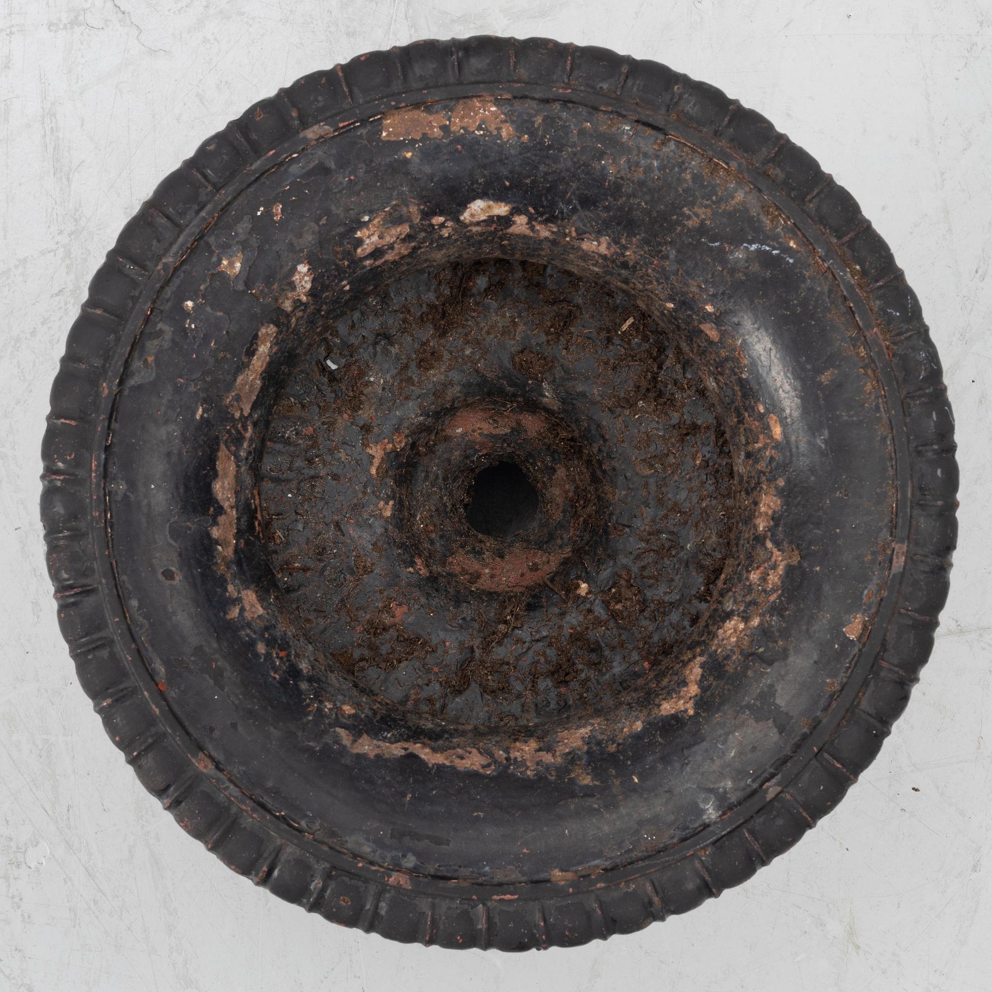 Garden urns, 3 pcs, No. 3, Husqvarna, circa 1900.