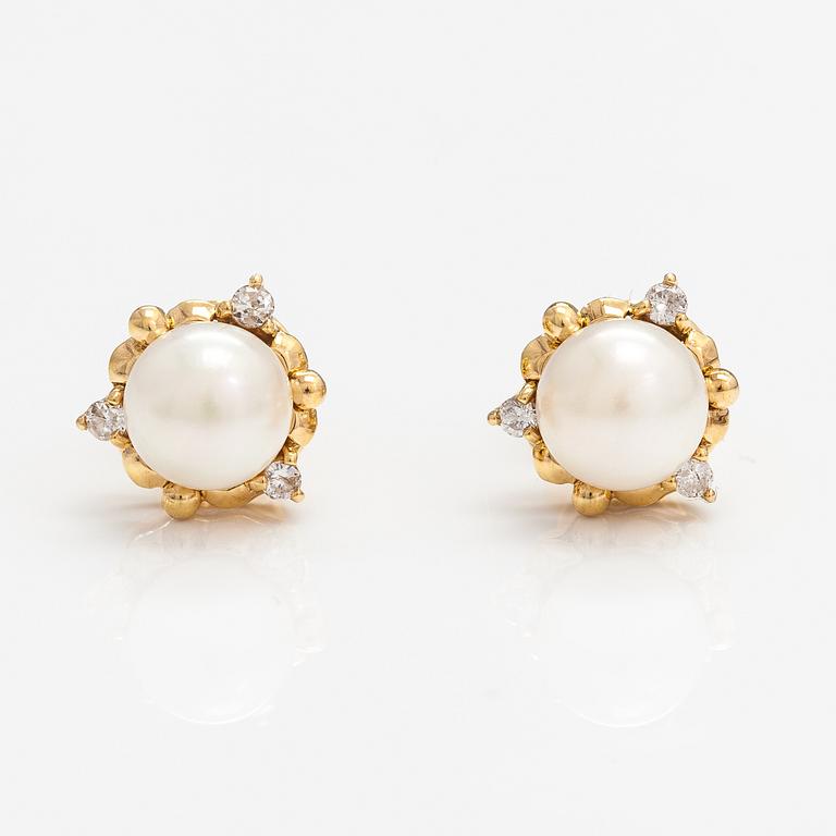 Örhängen, 18K guld, oldade pärlor, diamanter ca 0.09 ct tot.