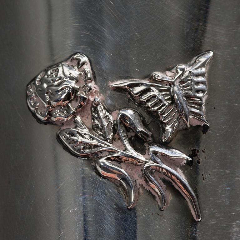 BÄGARE, sterling silver, svenska importstämplar 2004. Vikt 302 g.