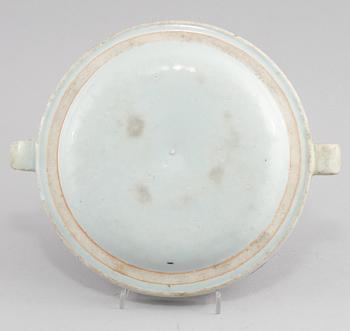VÄRMEFAT, porslin, Kina, 1800-tal.