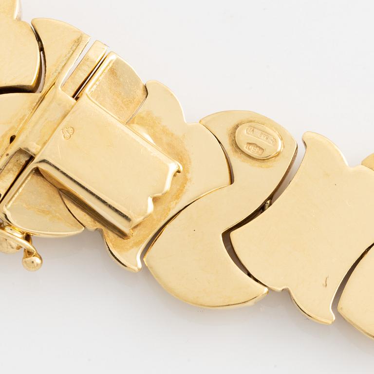 An 18K two coloured gold necklace.