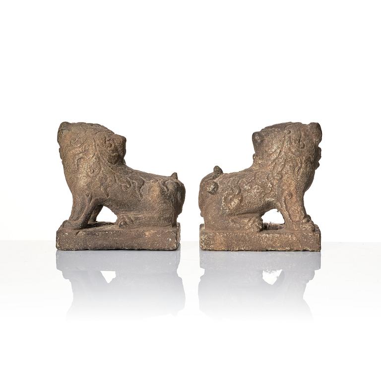 A pair of stone sculptures of buddhist lions, Qing dynasty (1664-1912).