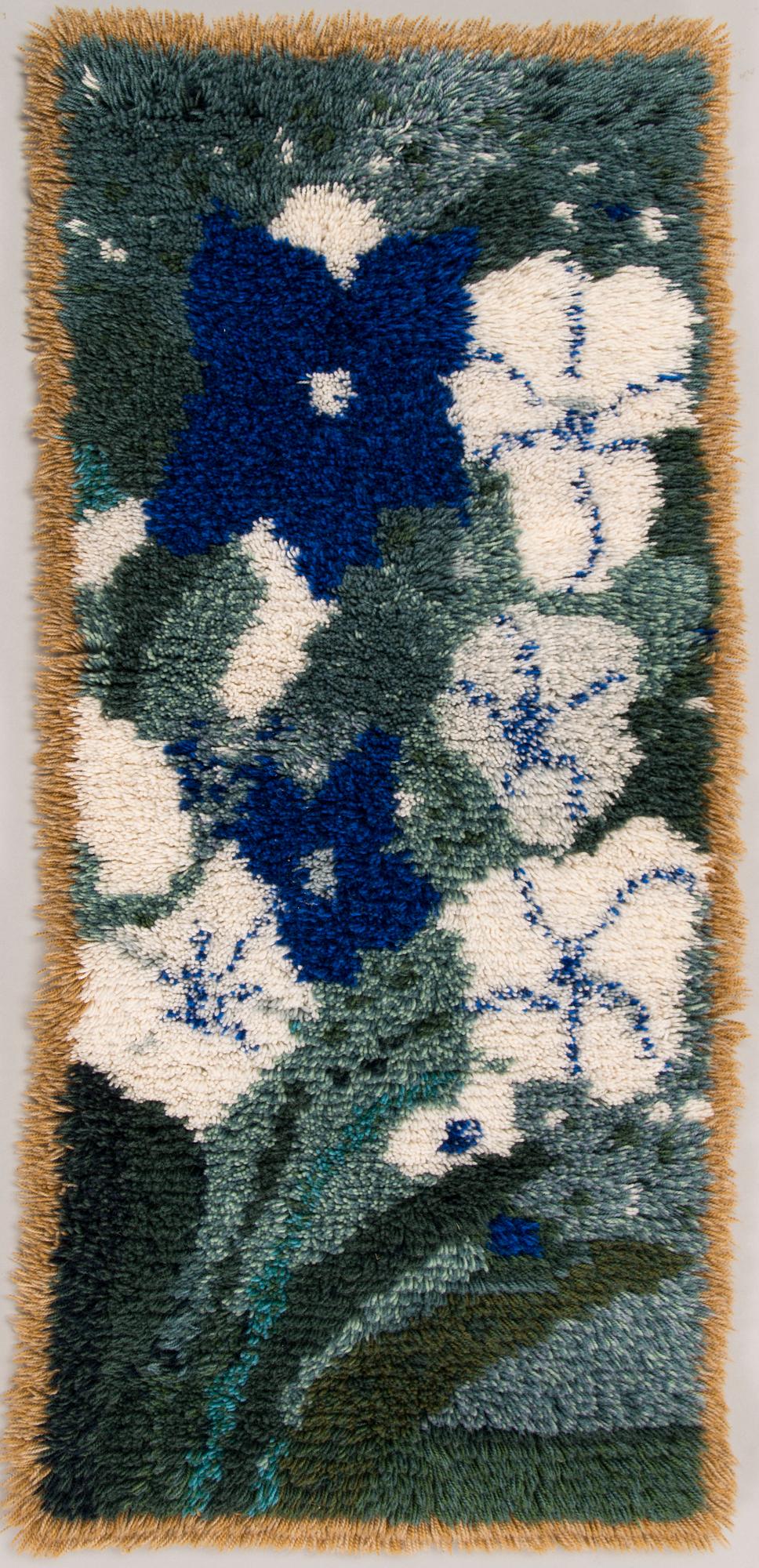Heljä Liukko-Sundström, a Finnish ryijy rug for RP- ryijypalvelu.  Ca. 53,5 x 118 cm.