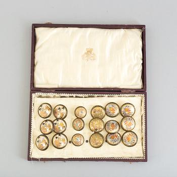 18 circa 1900 Japanese buttons.