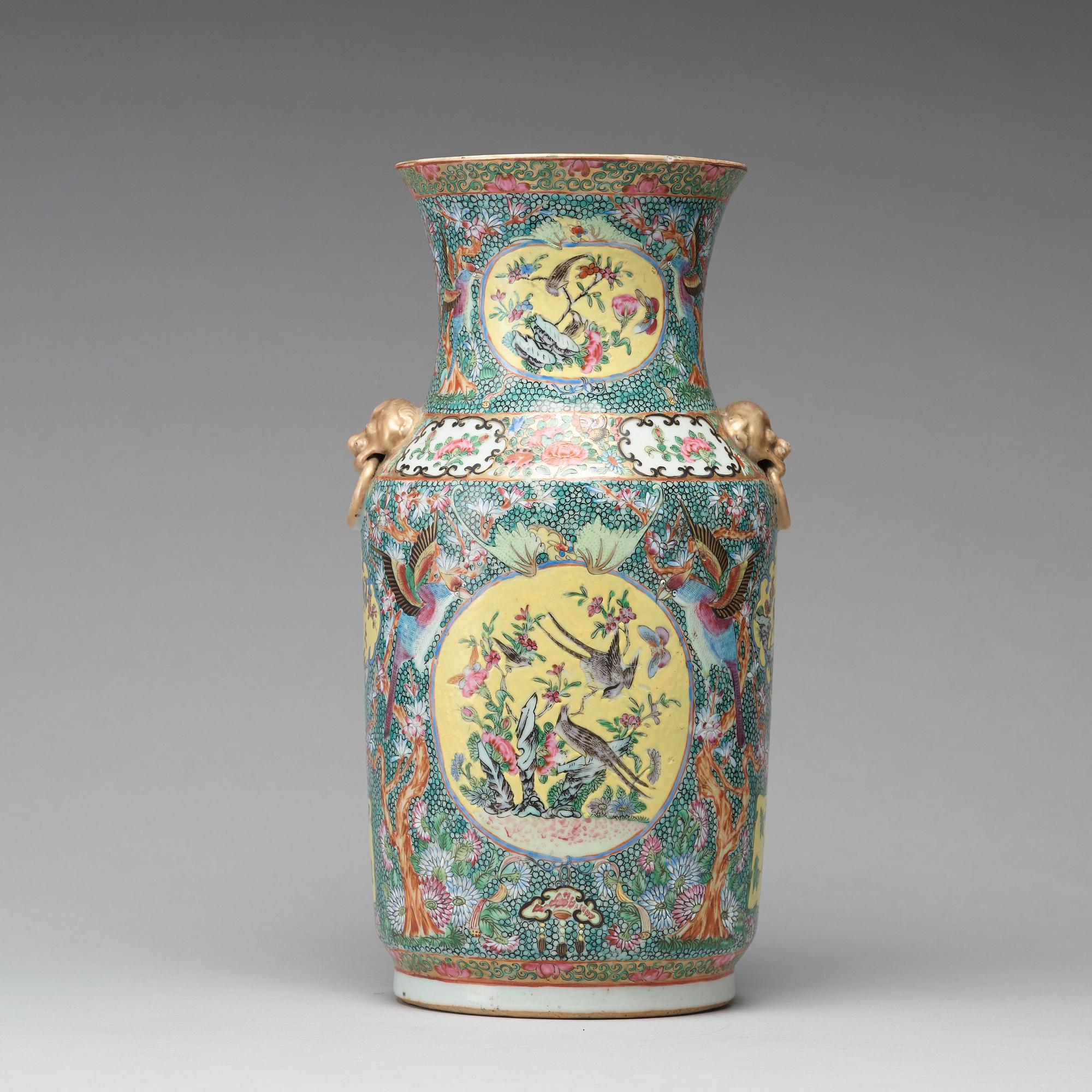 A Canton famille rose vase, Qing dynasty, 19th Century.
