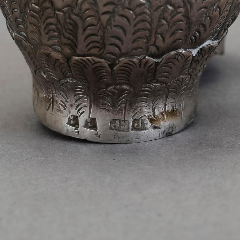 DOSA, silver. Oidentifierade stämplar, troligen 1800-talets slut. Vikt ca 38 gram.
