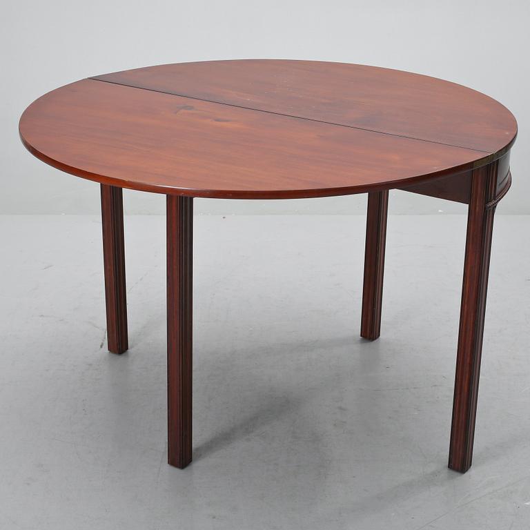 SPELBORD, sengustavianskt, omkring sekelskiftet 1800.