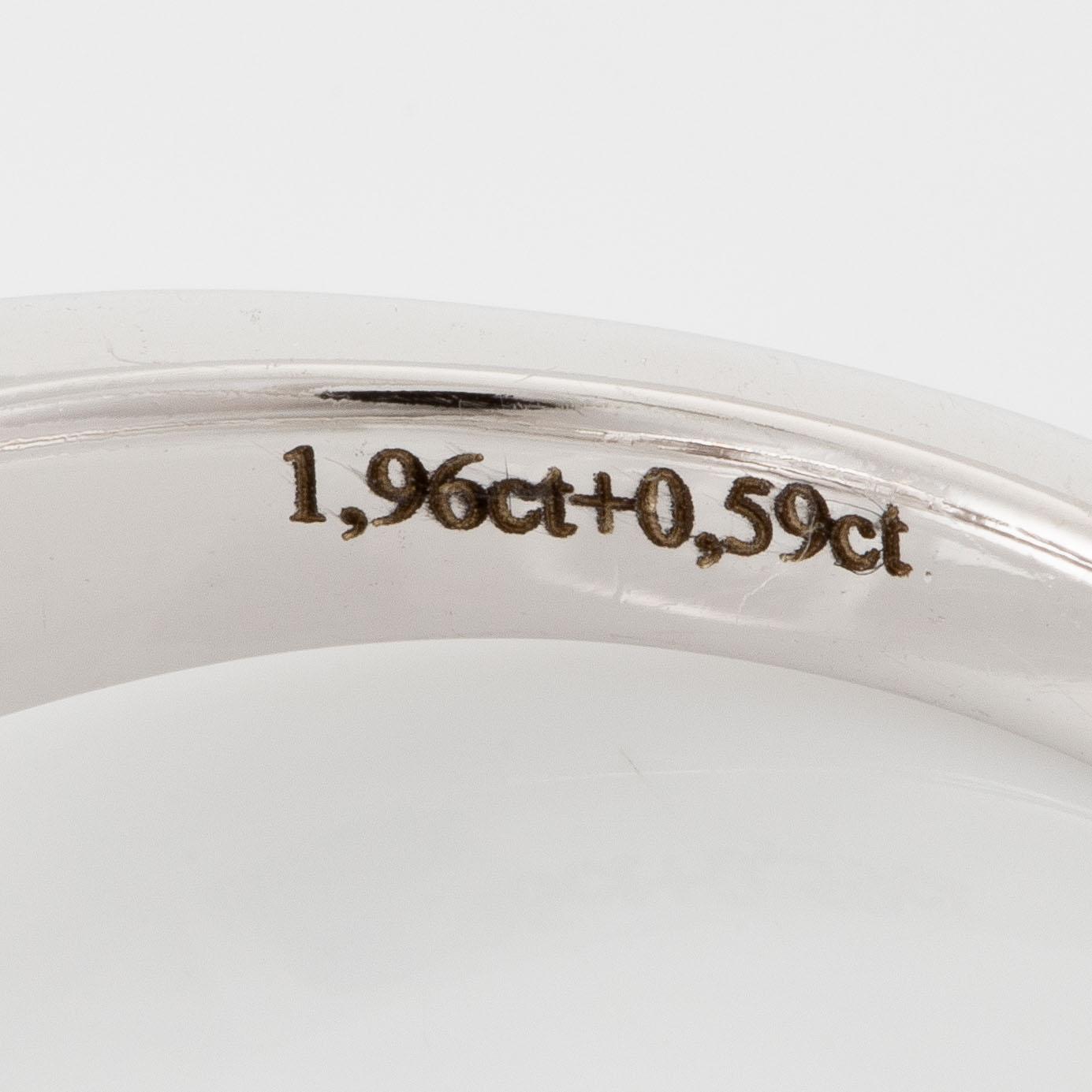 Ring, 18K vitguld med briljantslipad diamant 1.96 ct. Medföljande IGI report.