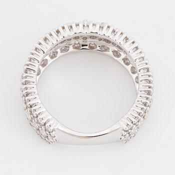 Round brilliant-cut diamond ring.
