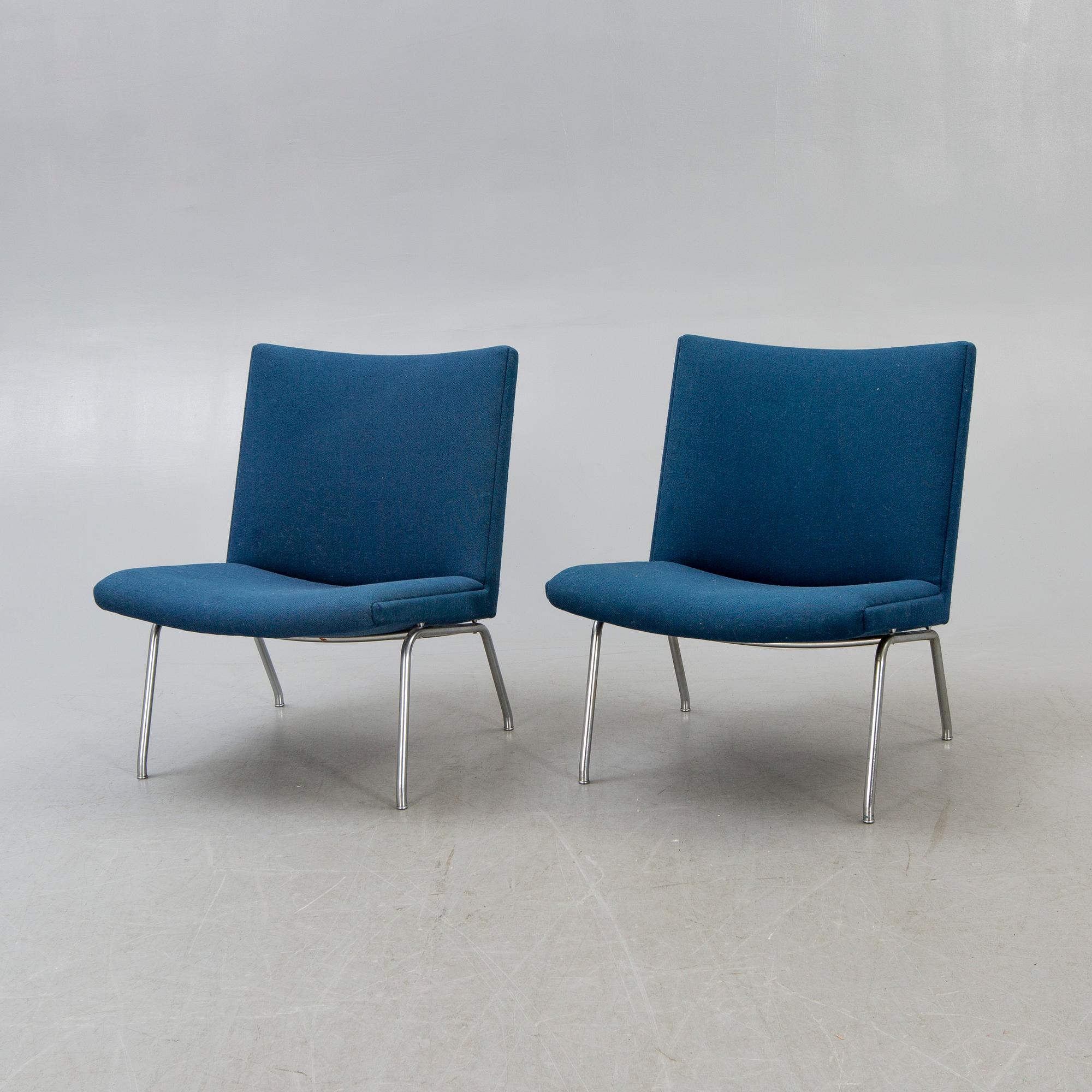 Hans J Wegner, AP40, "Lufthavnsstolen", lounge chairs, a pair, 1960s.