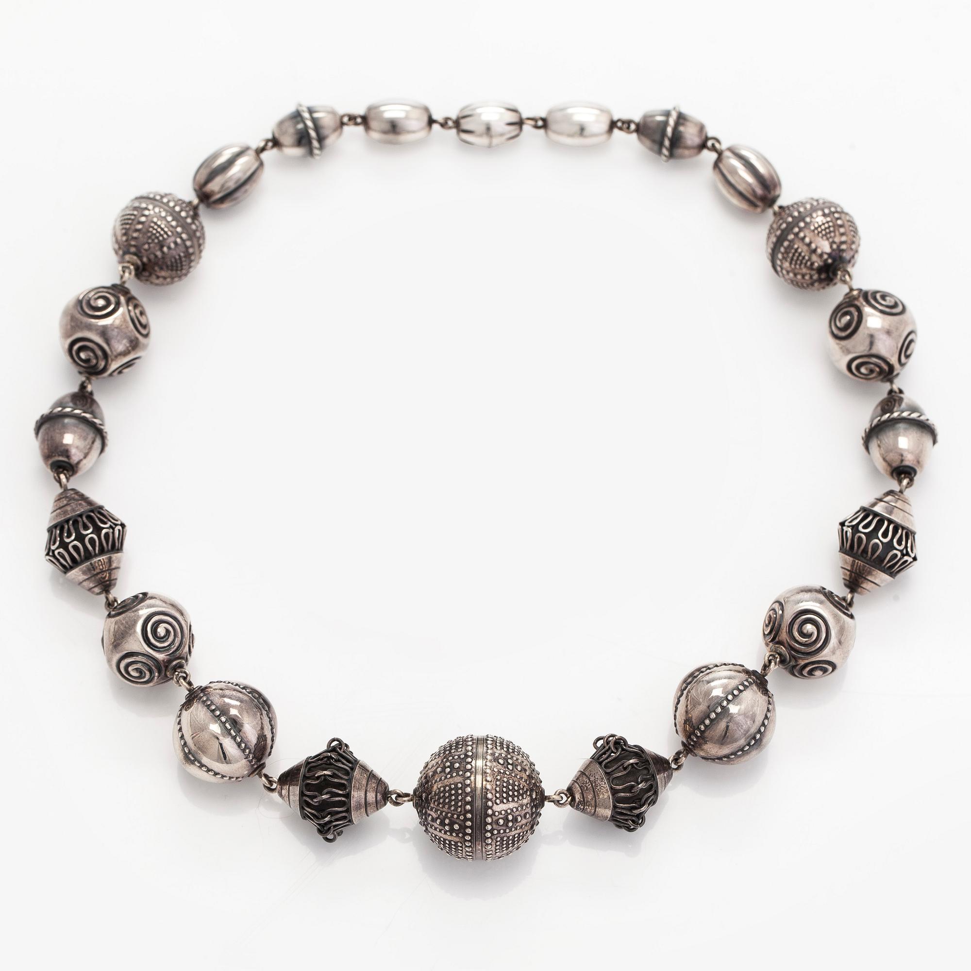 Kalevala Koru, "Halikon kääty", necklace and bracelet, silver, 1988.