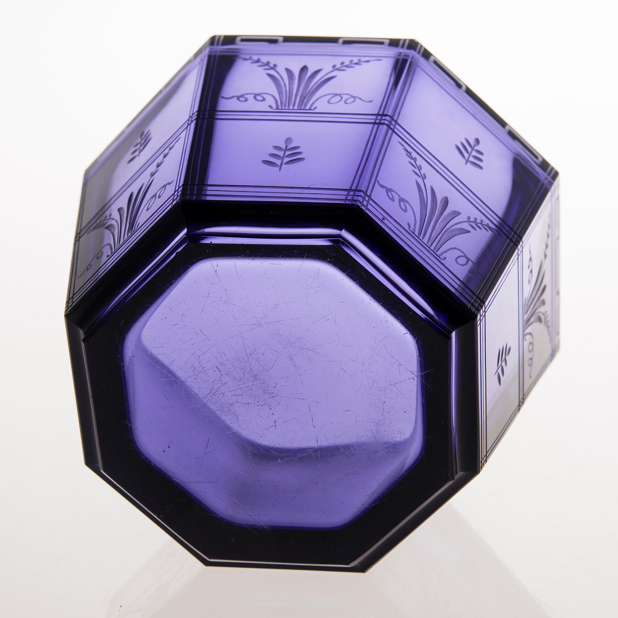 Göran Hongell, GÖRAN HONGELL, A 1930s cut glass bowl by Karhula.