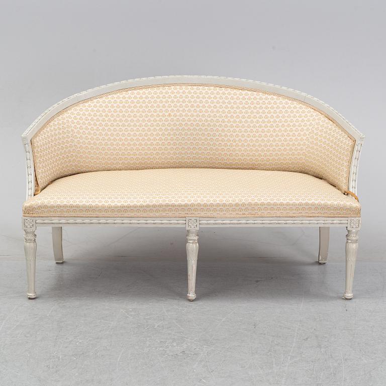 Salongsmöbel, två fåtöljer samt soffa, gustaviansk stil, 1900-talets början.