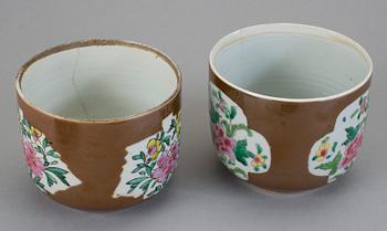 BURKAR, 2 st, porslin, Kina, 1800-tal.