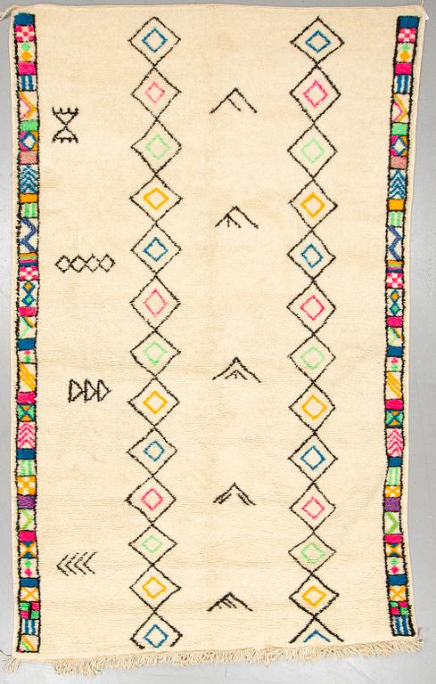 MATTA, Marocko, ca 318 x 197 cm.