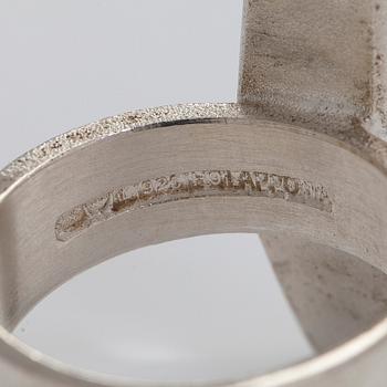 Björn Weckström, sormus, "Luminoso", viistehiottu vuorikristalli, hopeaa.