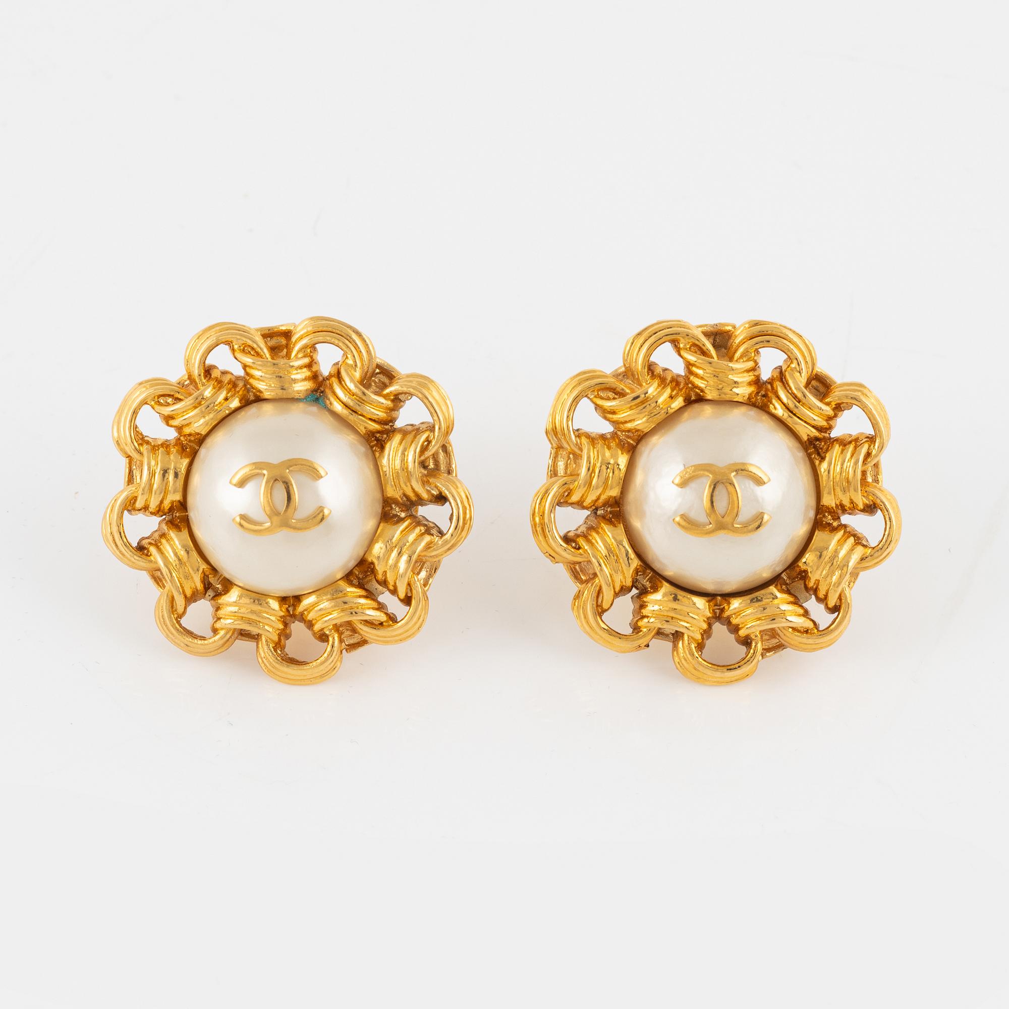 Chanel, earrings, a pair from 1990.