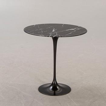 Eero Saarinen, side table "Tulip" Knoll International later part of the 20th century.