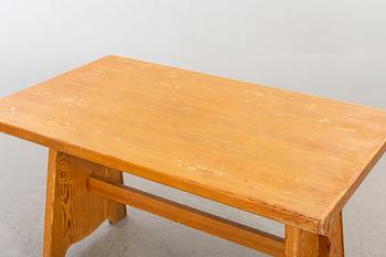 A Carl Malmsten 1930/40:s pine dining table for Svensk Furu.