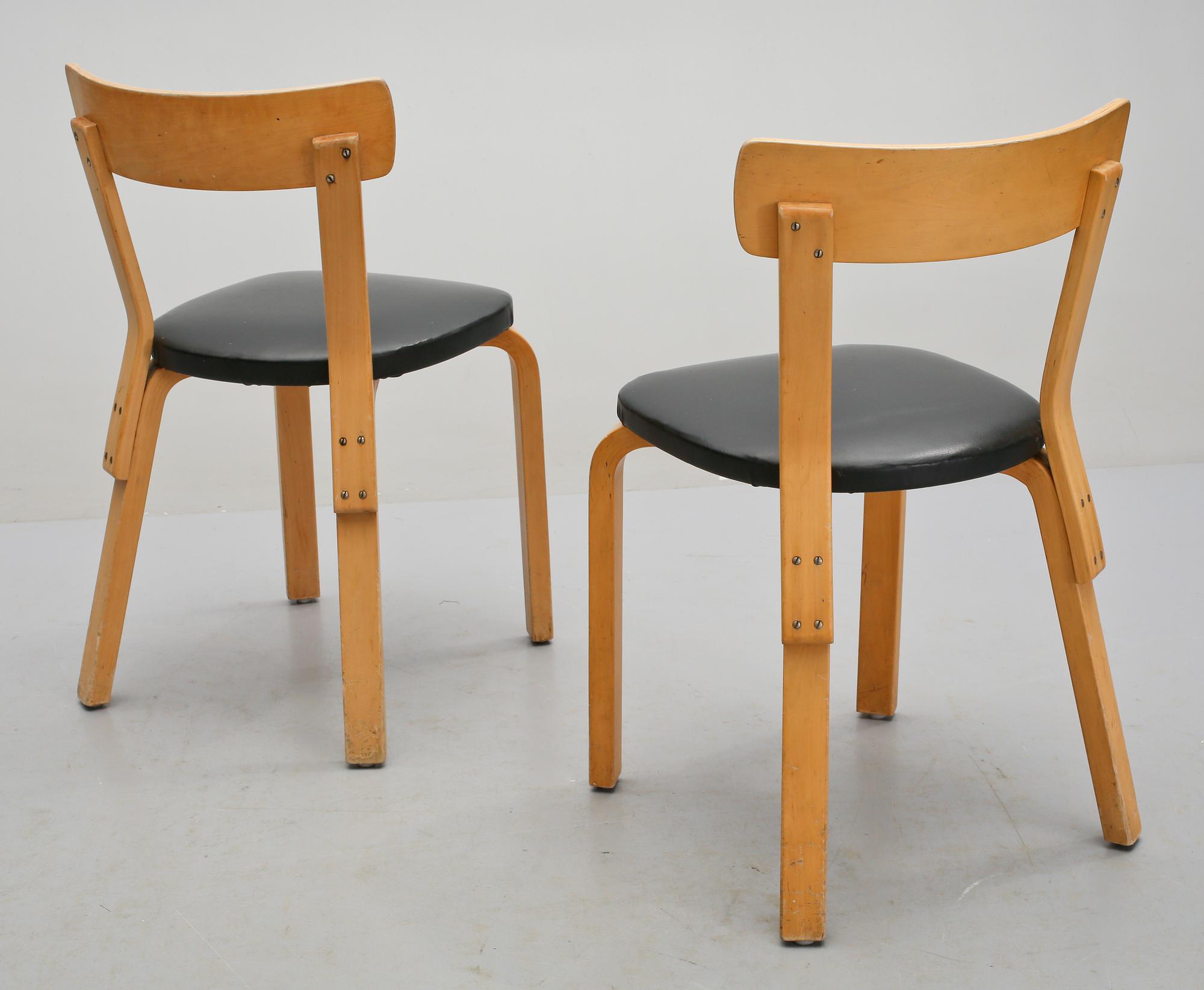 STOLAR, 2 st, modell 69, Alvar Aalto, Artek, 1900-talets andra hälft.