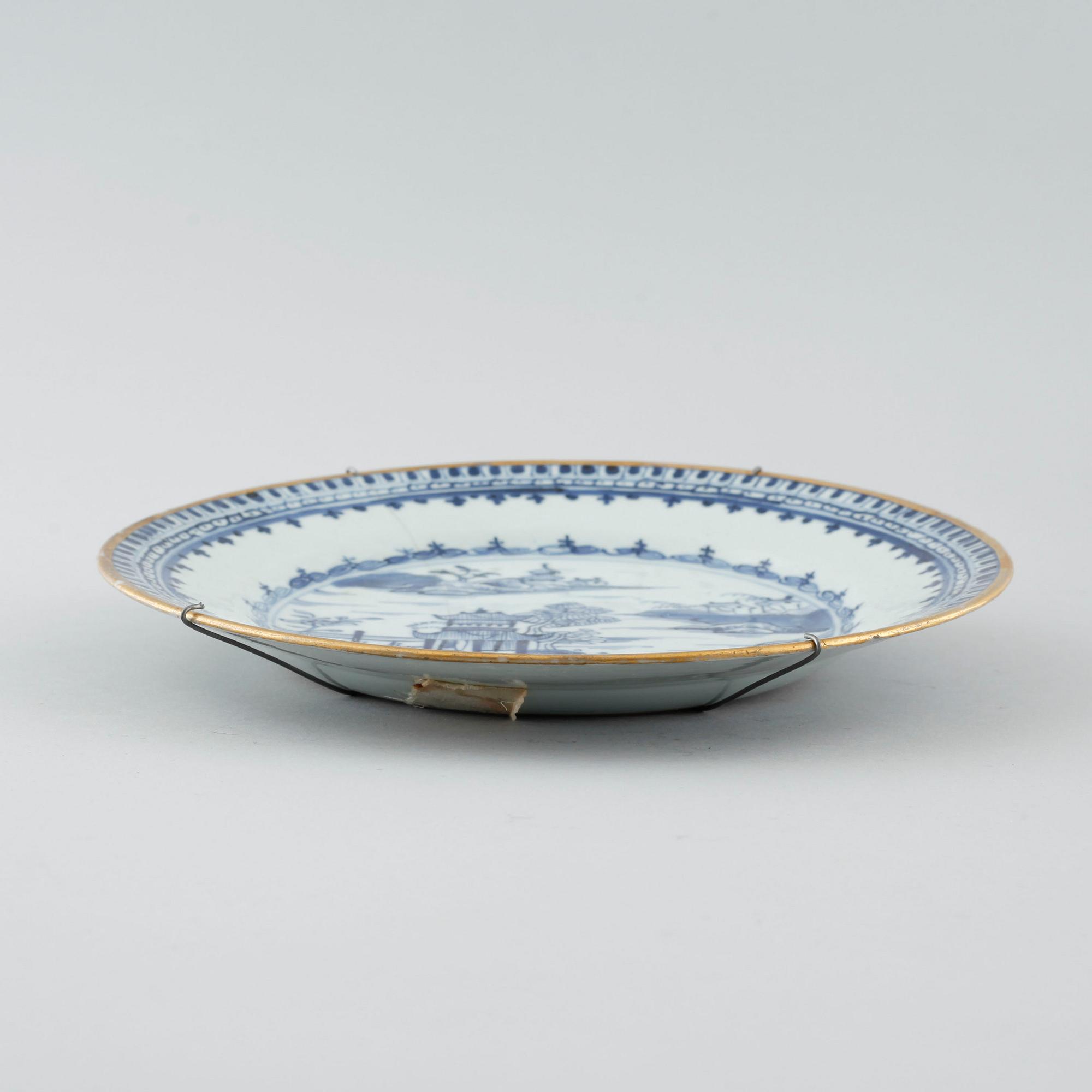 Four pieces of chinese porcelain, 18th and 19th/early 20th century.