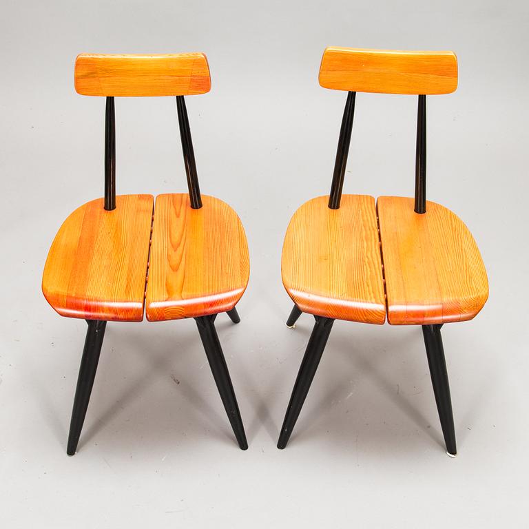 Ilmari Tapiovaara, a pair of 1970's 'Pirkka' chairs for Laukaan Puu.