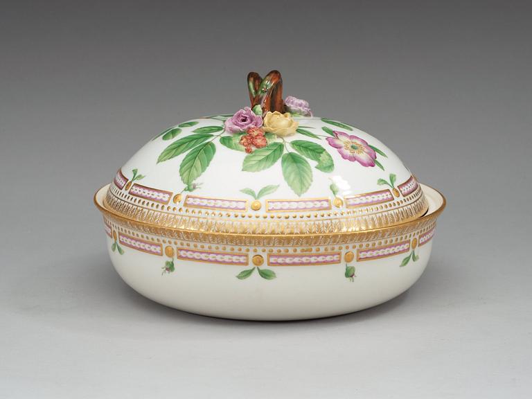 A Royal Copenhagen 'Flora Danica' tureen with stand, Denmark, 20th Century.