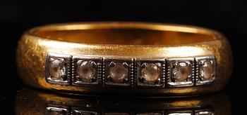 RING, 23 K guld, ca 8 gram.