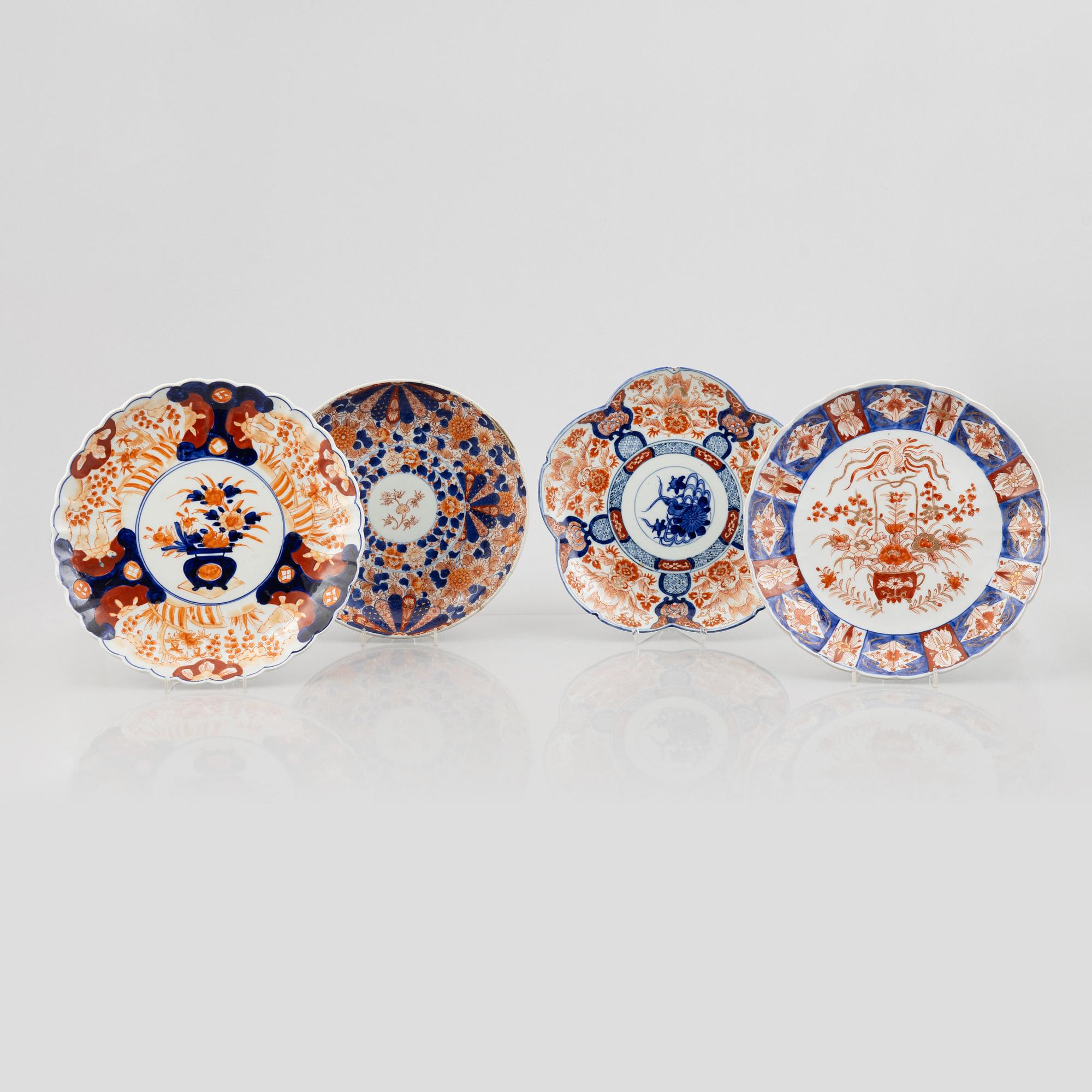 Four Japanese Imari porcelain chargers, Meiji (1862-1912) and early 20th century.