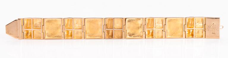 BJÖRN WECKSTRÖM, A 14K gold bracelet "Quadrate forms". Lapponia 1970.