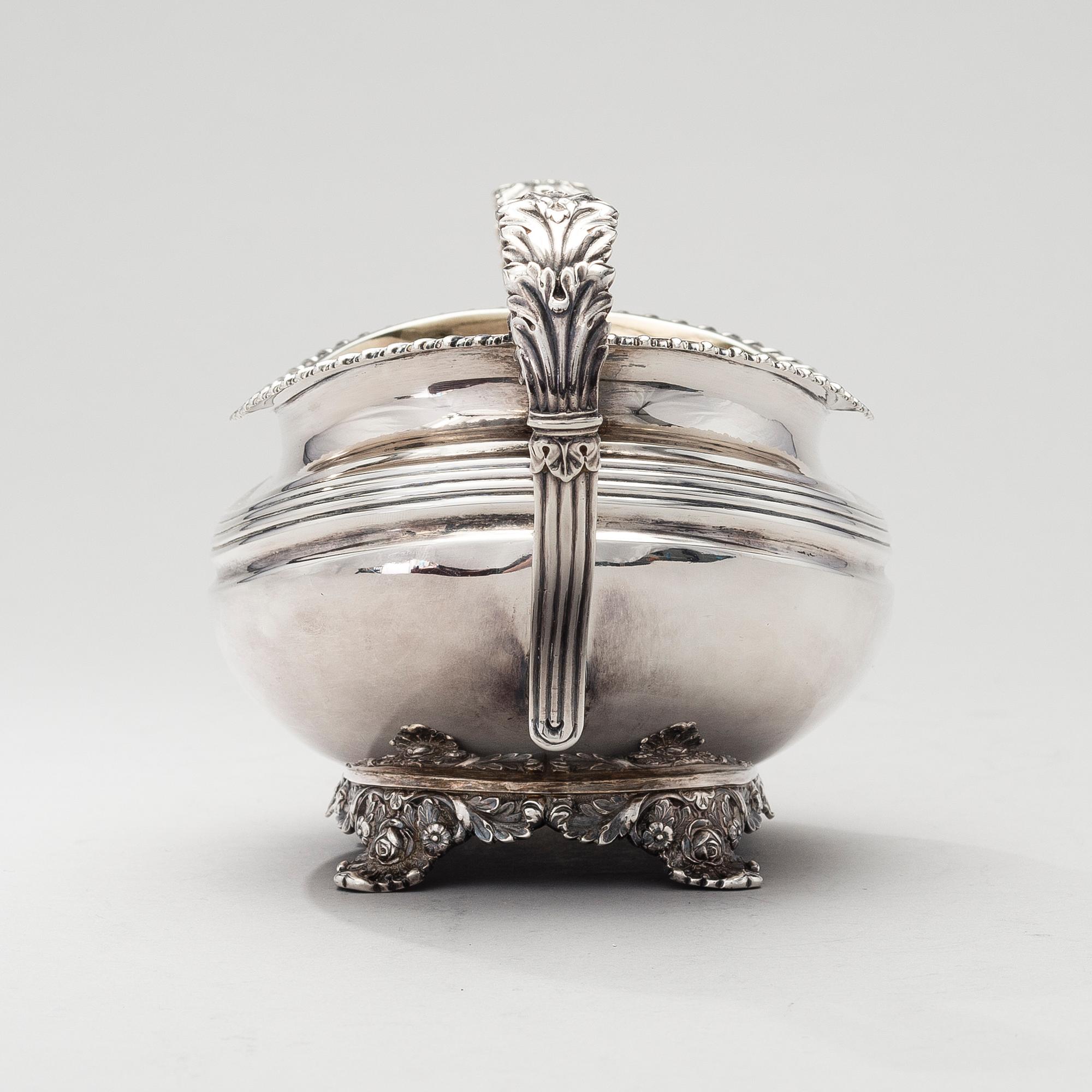 SOCKERSKÅL, sterling silver, Rebecca Emes & Edw. Barnard I, London 1825. Vikt 392 g.