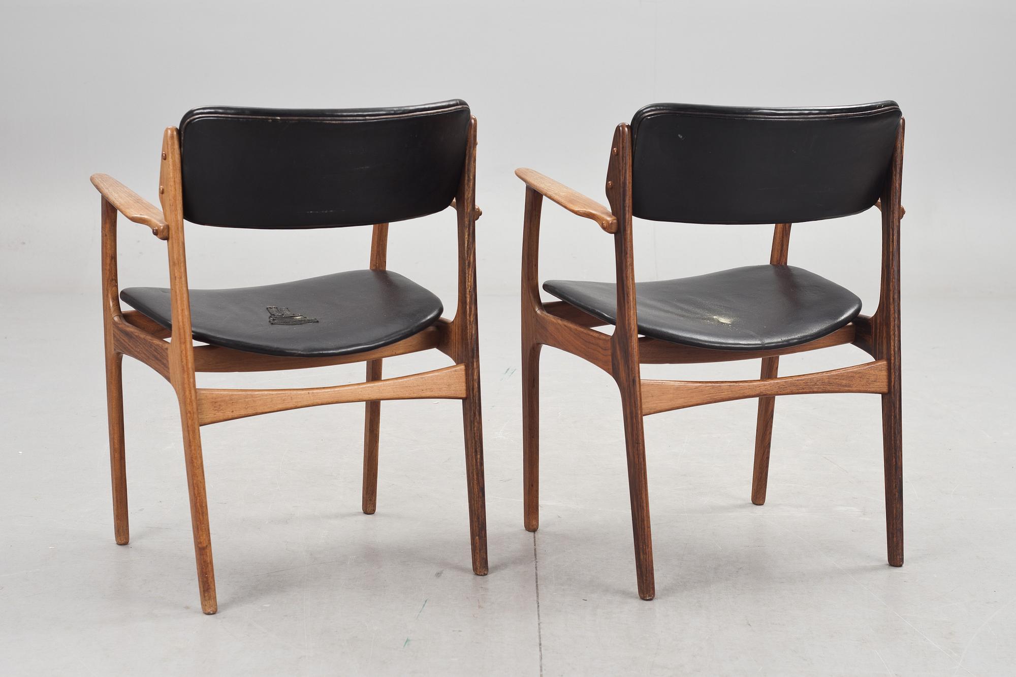 KARMSTOLAR, 2 st, Erik Buch för Odense møbler, Danmark. 1960-tal.