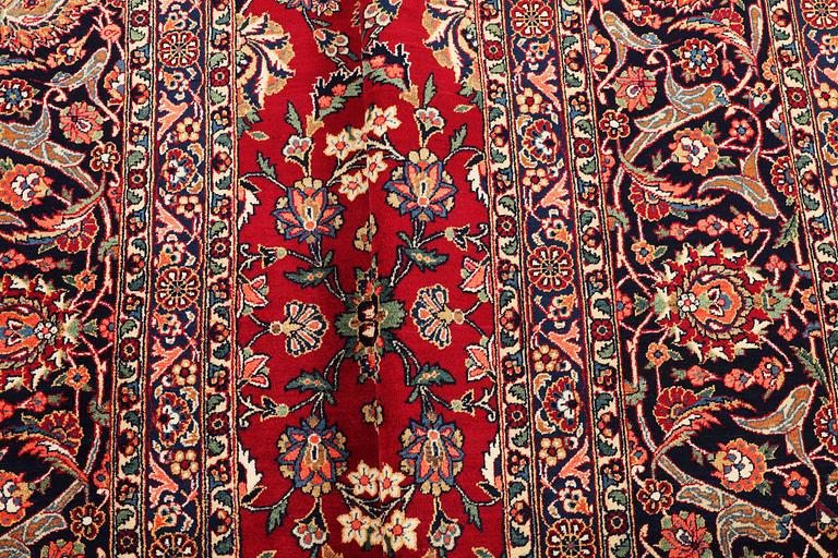 A carpet, Kashan, ca 435 x 325 cm.