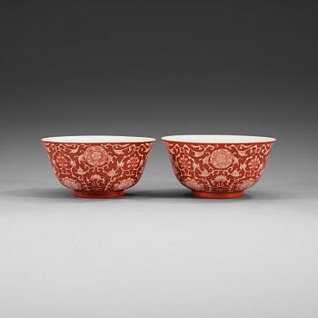 A pair of coral-ground reserve decorated bowls, late Qing dynasty (1644-1912), with Daoguang seal mark.