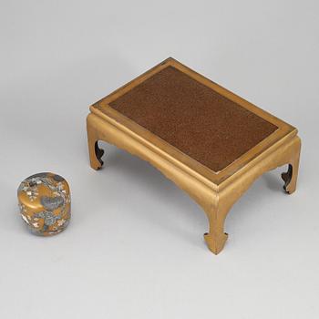 A Japanese stand and box with cover, Meiji period (1868-1912).