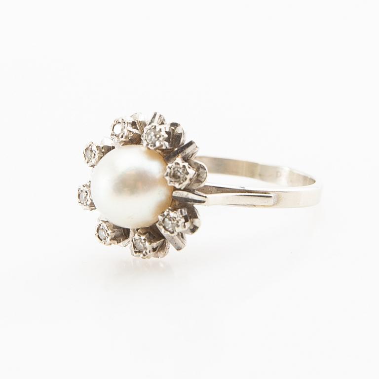 Ring, silver with a pearl and brilliant-cut diamonds.