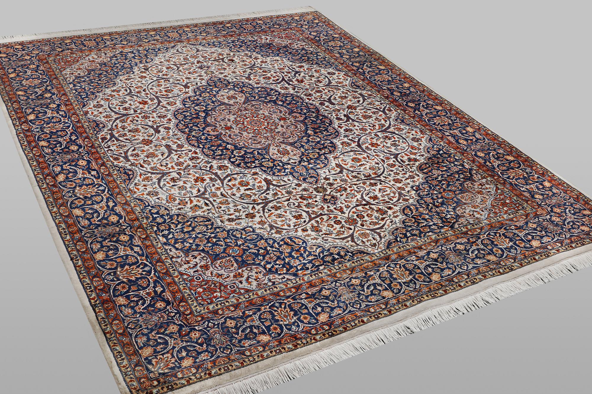 A carpet, Quum, ca 334 x 248 cm.