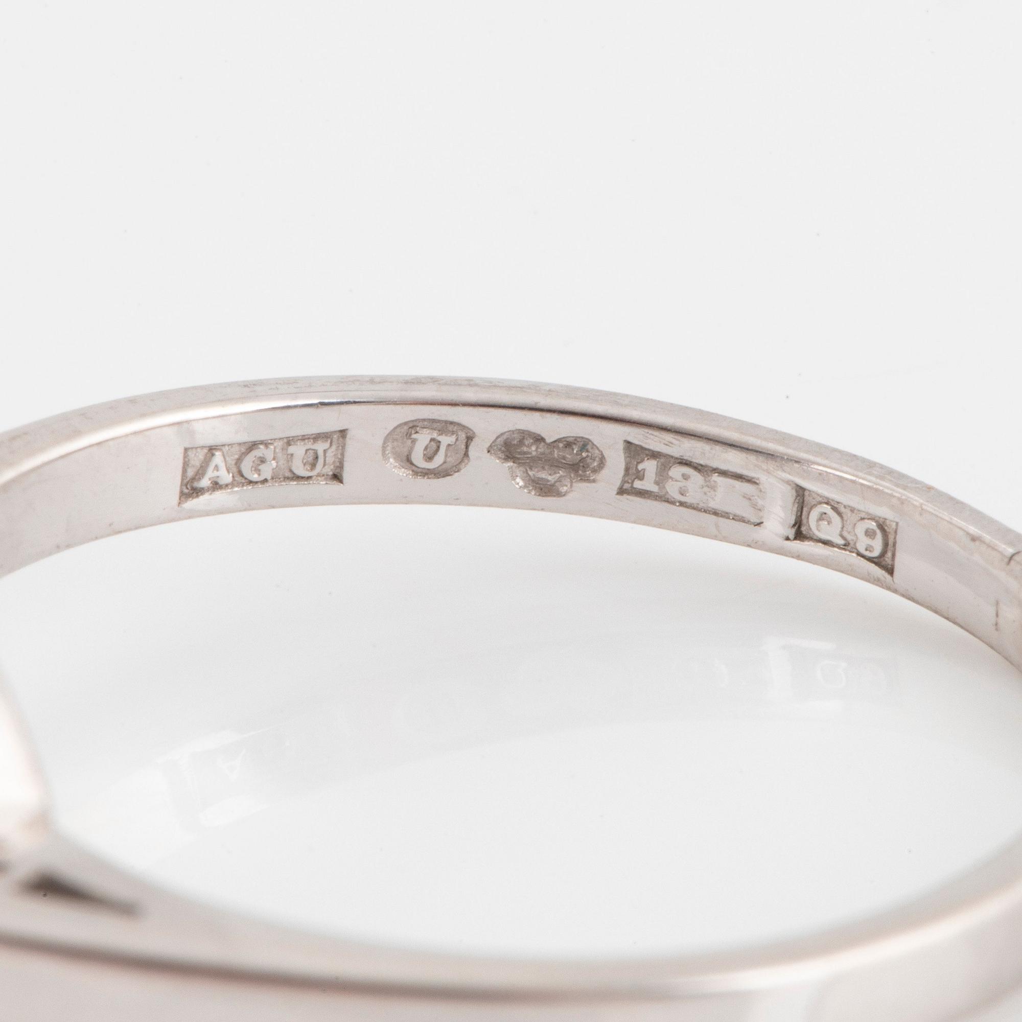 Ring 18K vitguld med en rund briljantslipad diamant vikt 2.07 ct enligt gravyr kvalitet ca G/H vs.