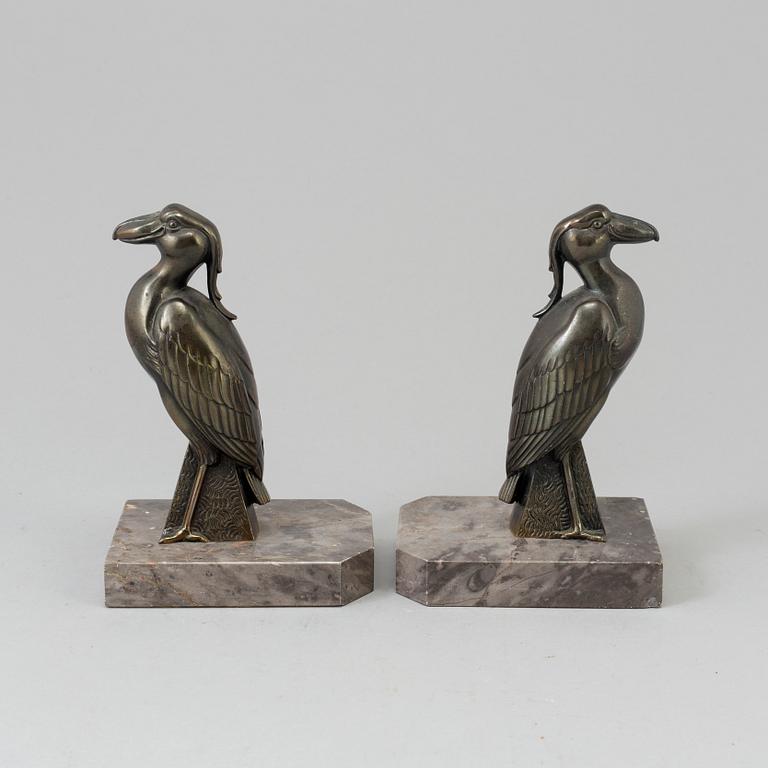 A PAIR OF ART DECÓ BOOK STANDS, 1930s.