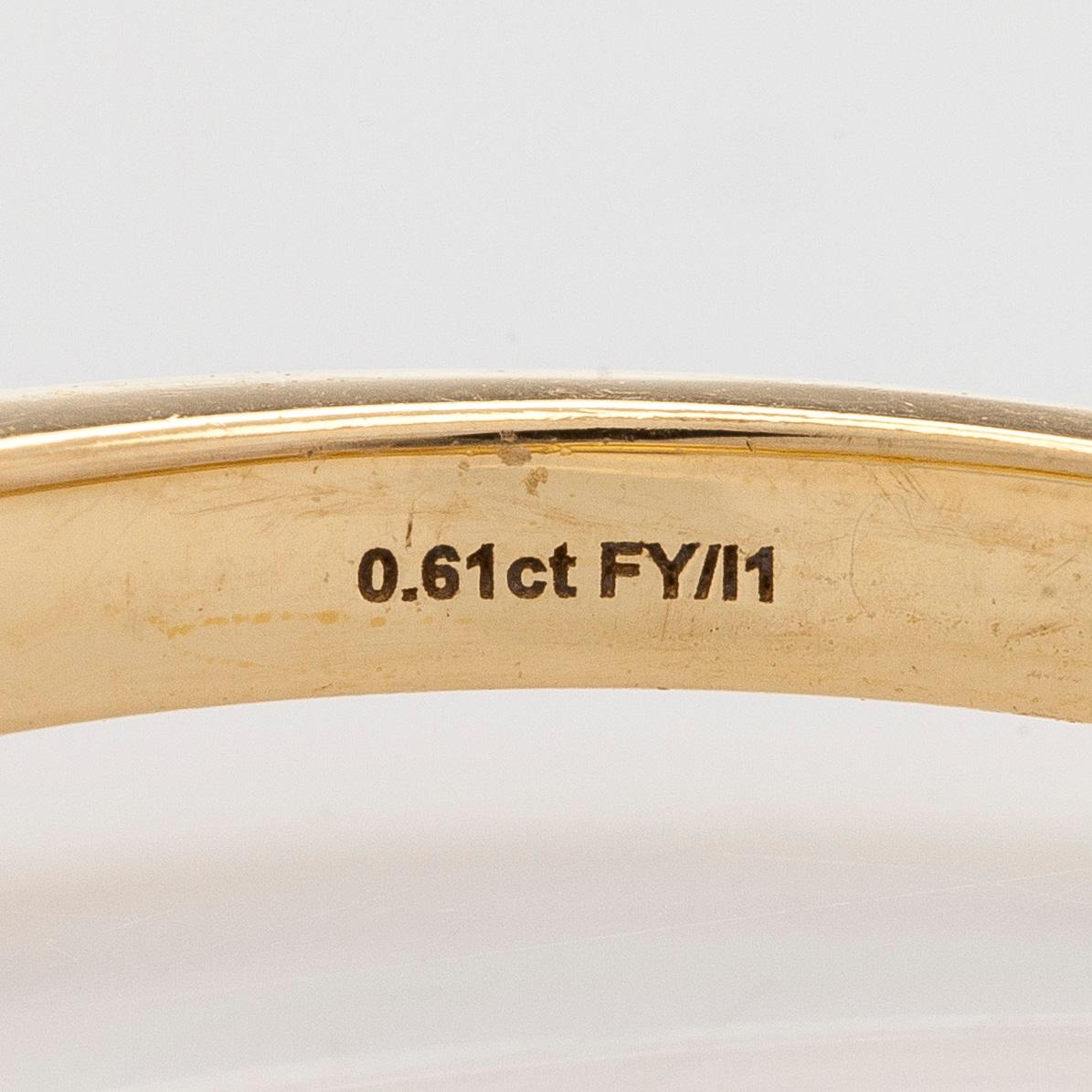 Ring in 18K gold, with a cushion-cut yellow diamond.