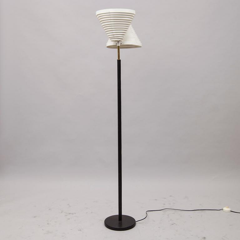 GOLVLAMPA, A 810, Alvar Aalto, stämplad Valaistustyö.