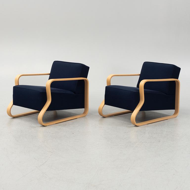 Alvar Aalto, a pair of modell 44 lounge chairs, Artek, Finland.