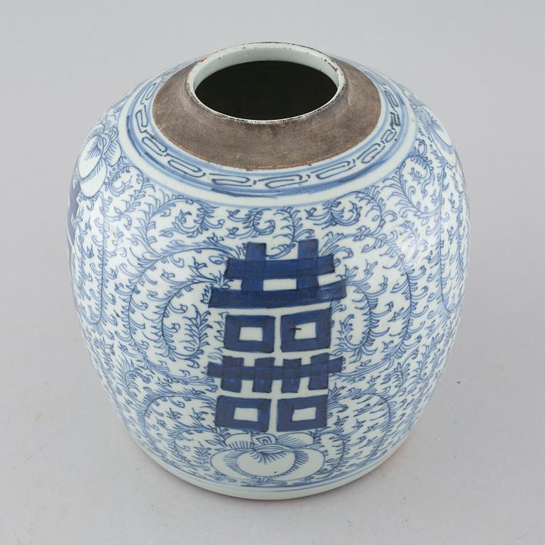 A 19th century chinese blue and white jar.