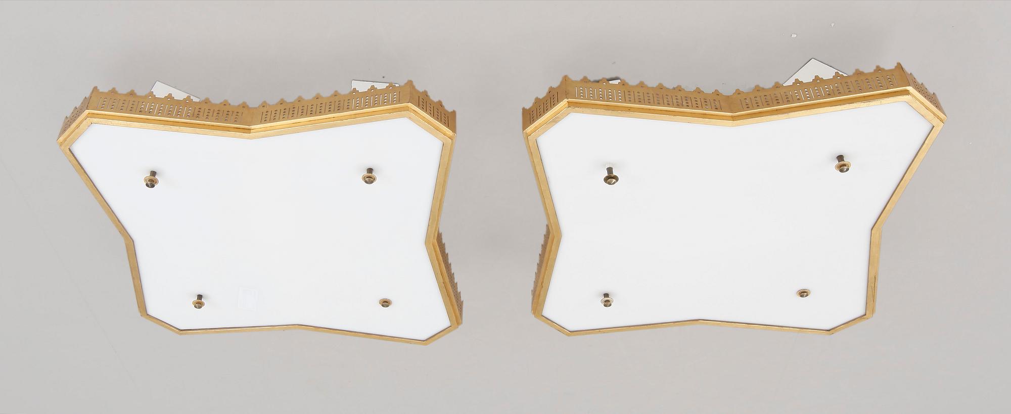 TAKPLAFONDER, ett par, glas samt mässing, Höjd ca 25 cm.