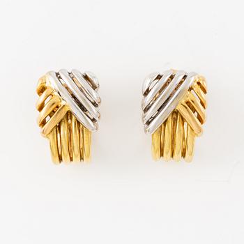 A pair of earrings 18K gold.