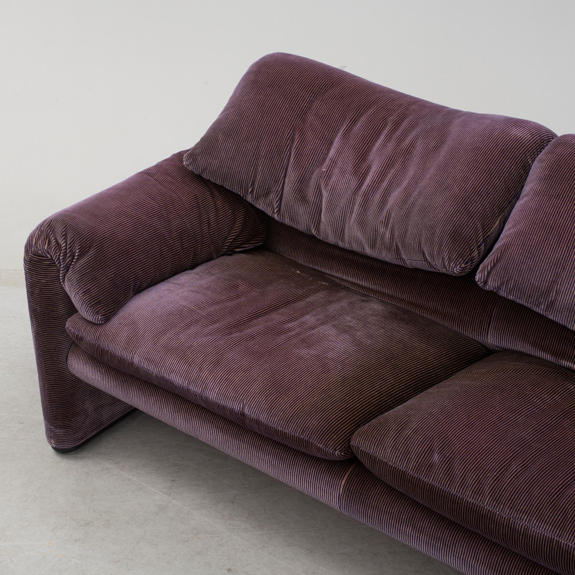 A second half of the 20th century 'Maralunga' sofa my Vico Magistretti for Cassina, Italy. designed 1973.